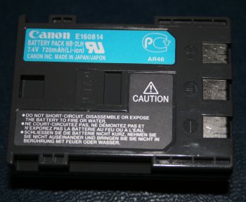 Battery marked 'Canon BATTERY PACK  NB-2LH 7.4V 720mAh(Li-ion) CANON INC. MADE IN JAPAN'